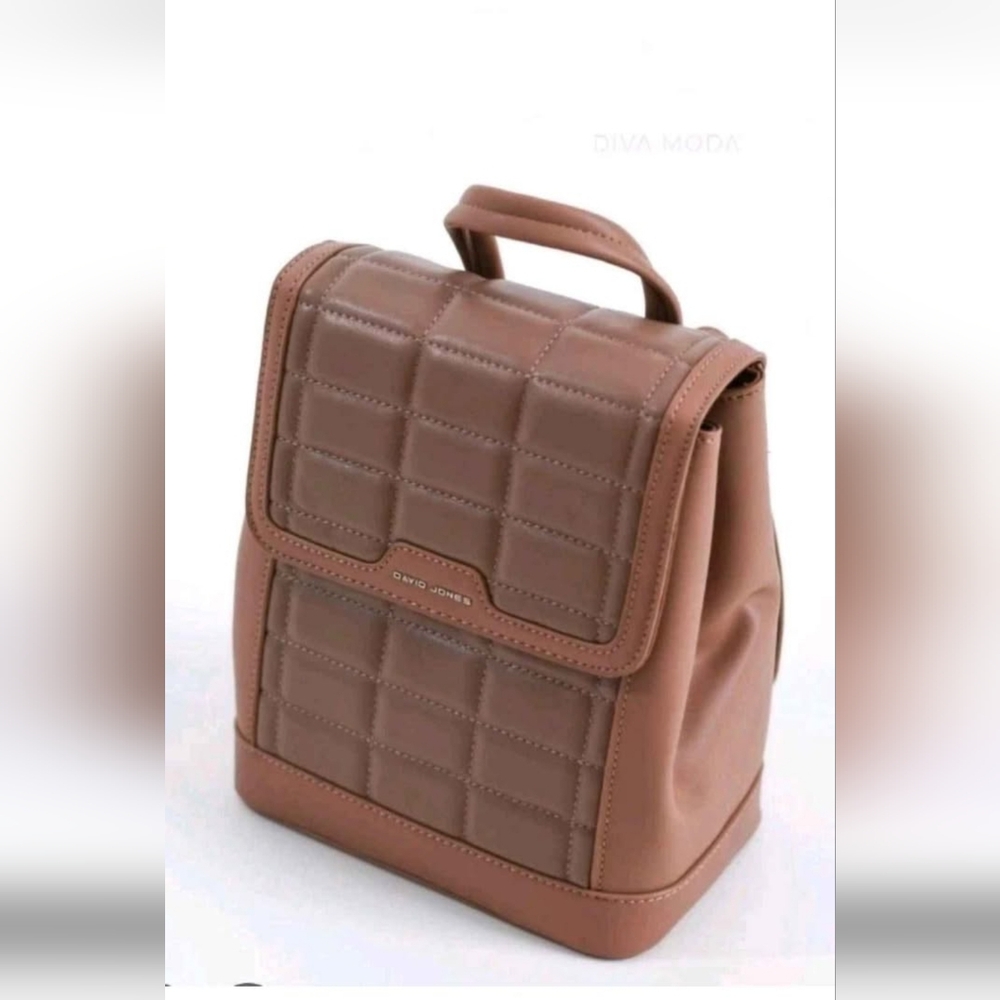 David Jones Medium-sized
Women Quilted backpack with
snap closure Taupe New